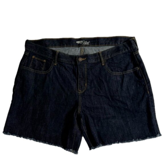 Old Navy BNWOT The Flirt Plus Size 16 Dark Wash Denim Jean Shorts 100% Cotton - Picture 1 of 12